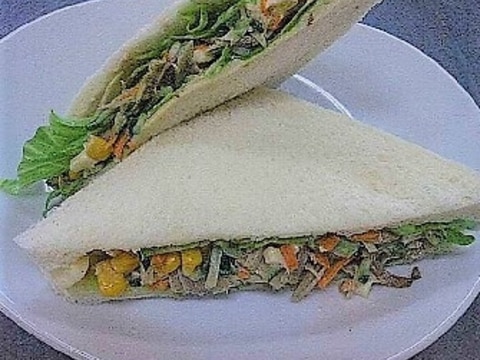 ごぼうとチーズのコーン入りサンドイッチ